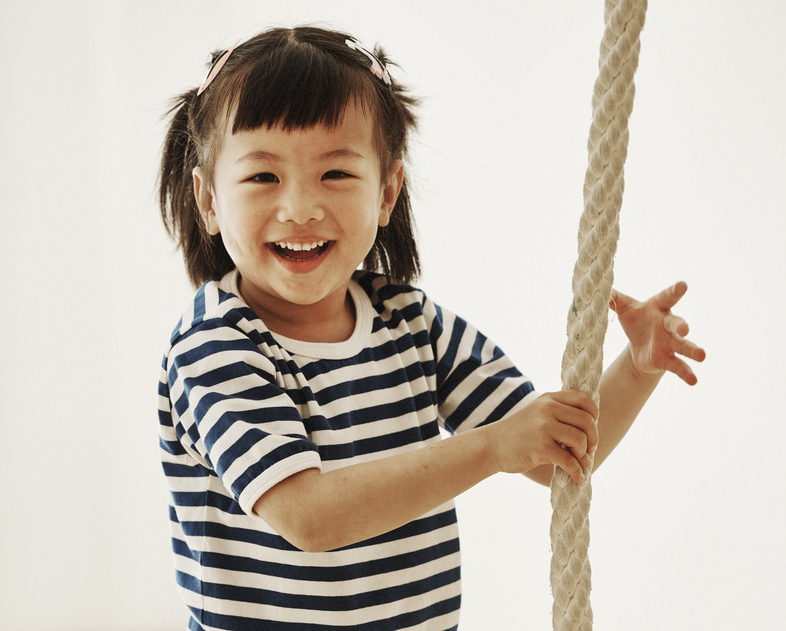 HEI_Girl_Climbing 2